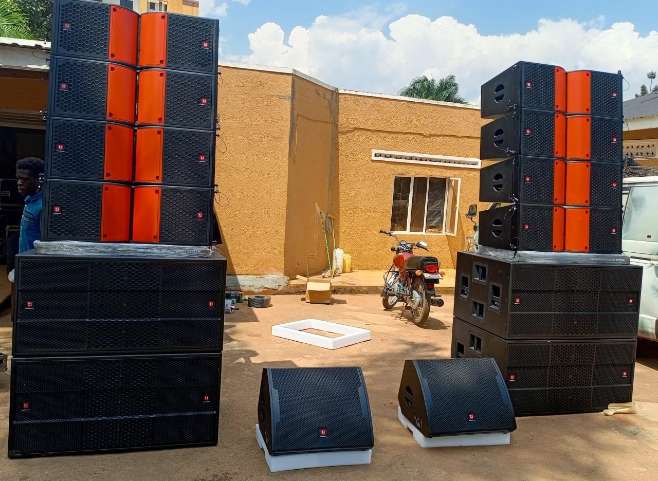Pro-2123 dual 12 inch line array in events Pro-2123 dual 12 inch line array in events