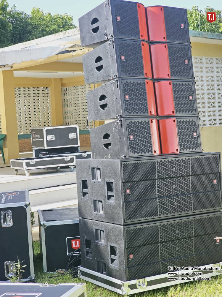 Pro-2123 dual 12 inch line array in events Pro-2123 dual 12 inch line array in events