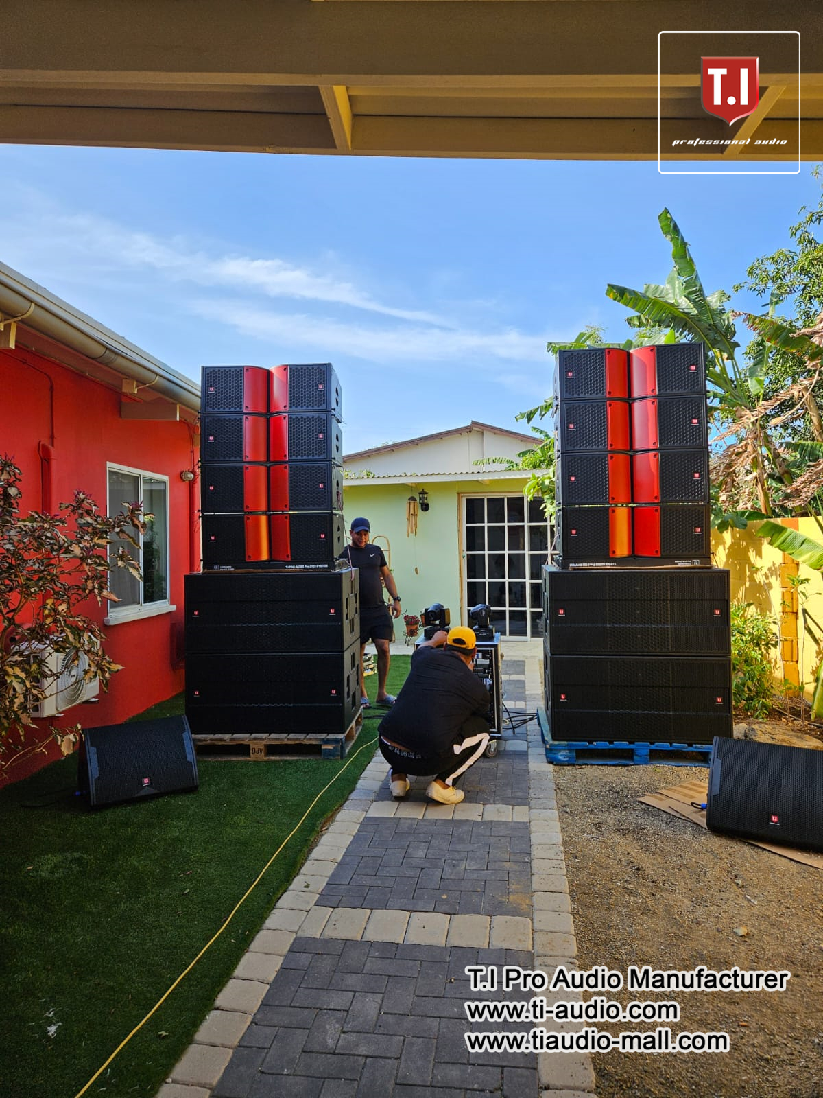 Pro-2123 dual 12 inch line array in events Pro-2123 dual 12 inch line array in events