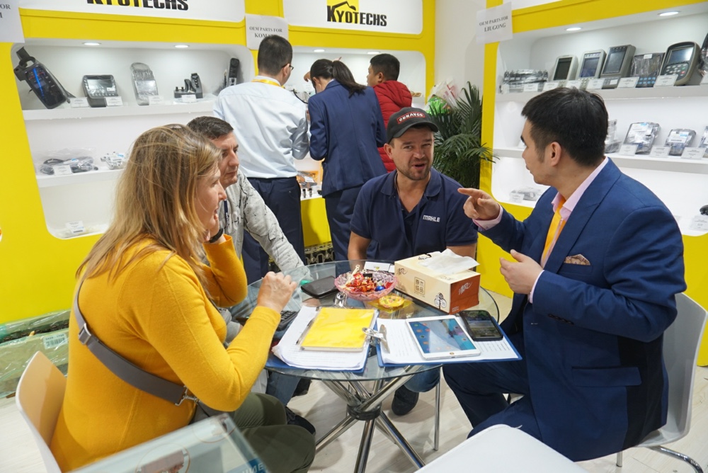 2018 Bauma CHINA Expo-Customer communications 2018 Bauma CHINA Expo-Customer communications